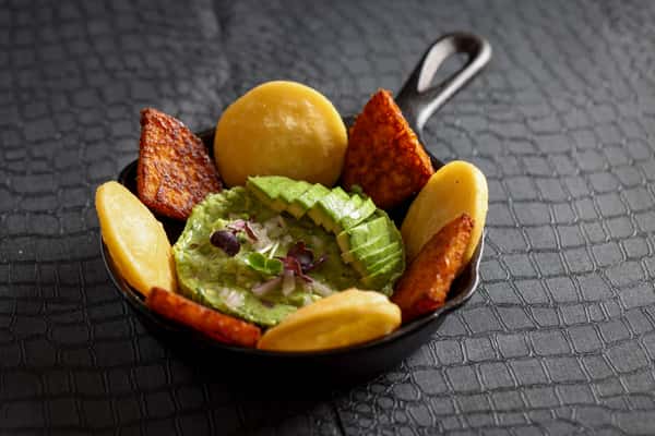 Guacamole Con Arepitas