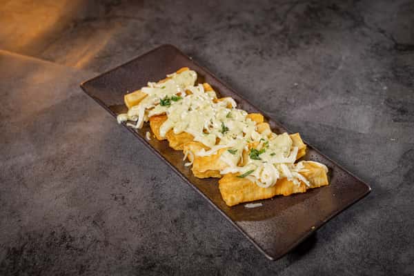 Yuca Frita Con Ajo y Queso