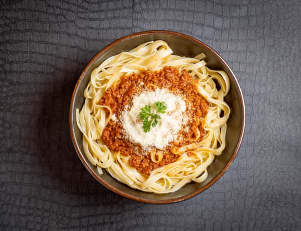 FETUCCINE BOLOGNESE