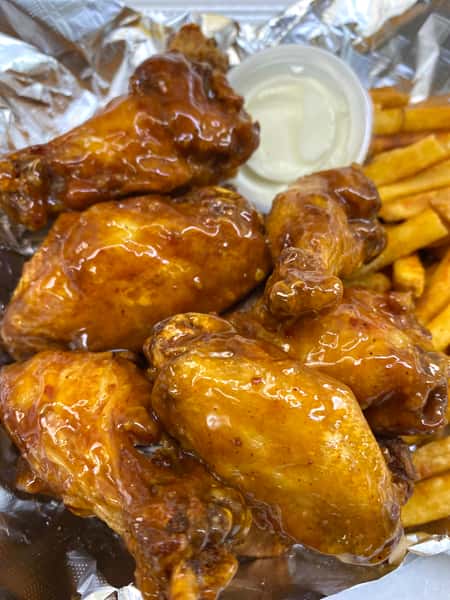 House seasoning or make it saucy! Choose from, buffalo, sweet chili, BBQ, lemon pepper (dry or wet), hot honey, dry ranch or mango habanero