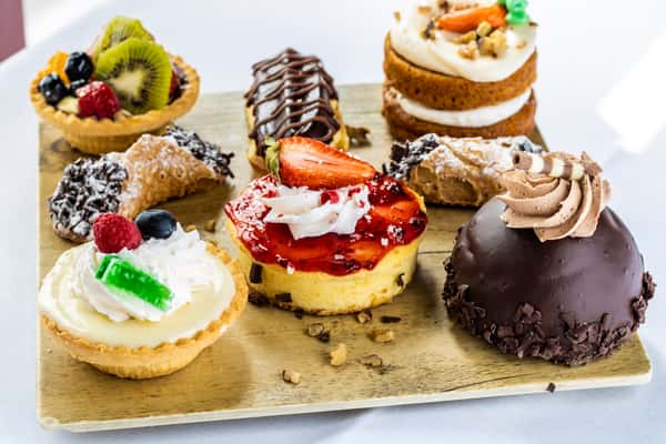 Assorted_desserts