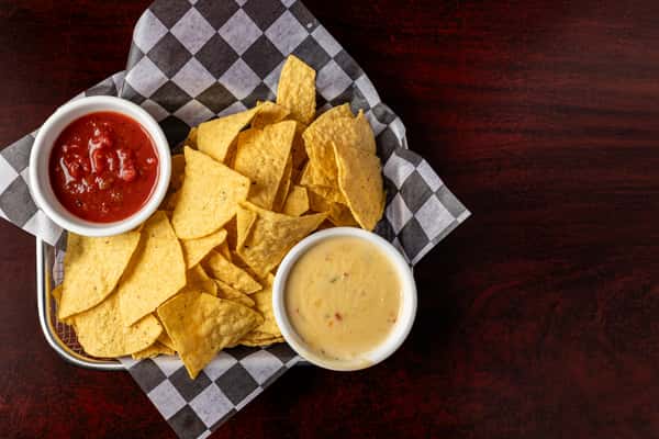 Chips&SalsaQueso