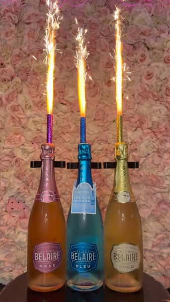 Our Bad & Boozy Brunch just got even boujeer. 💅
We just leveled up, Luc Belaire has landed. 🛬
✨ Boujee bottles, bold vibes, and a whole new kind of bubbly.✨ Elevate your sips, pics, and drip!! 😍
#BrunchLikeYouMeanIt 🥂🍾 #thelolahoboken #hobokeneats #hoboken #thelola #cocktails #brunch #nyc #party #drinks