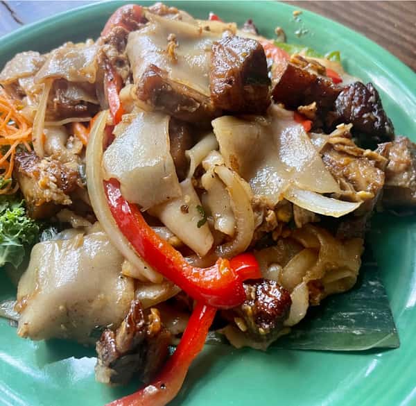 Pad Kee Mao Moo Krob (Homemade crispy pork drunken noodles)