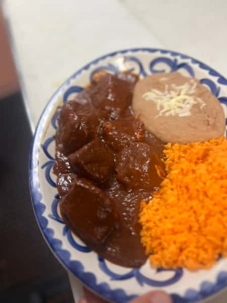 Pollo En Mole (chicken mole)