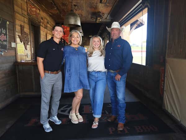 Hard Eight Family Gathers in Burleson