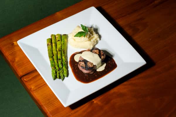 Grilled Filet Mignon with Blue Cheese Fondue