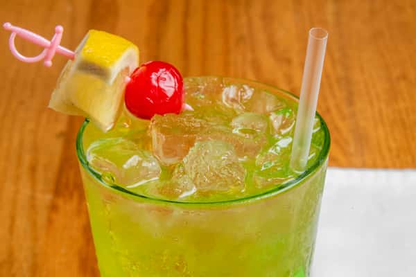 leprechaun cocktail at traditional Irish pub in Spokane, WA
