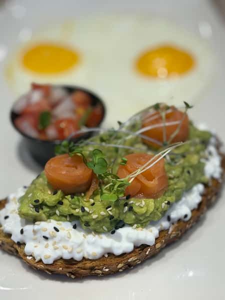 DELUXE AVOCADO TOAST