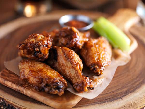 Chicken wings with celery