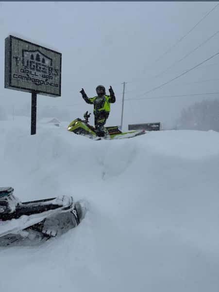 Tugger's Exterior Photo in the Snow