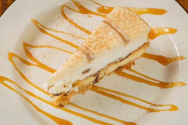 Cinnamon Roll Cheesecake