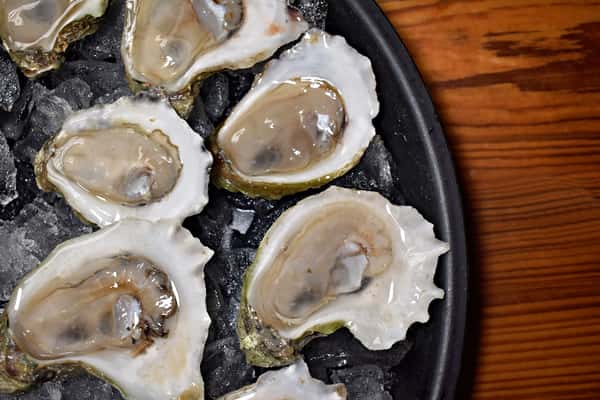 Hunt's Famous Oysters