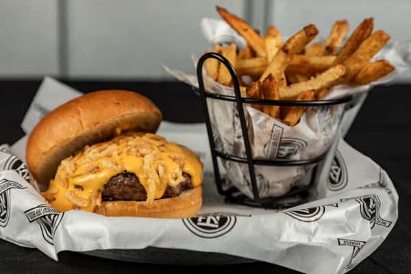 Signature Pub Burger