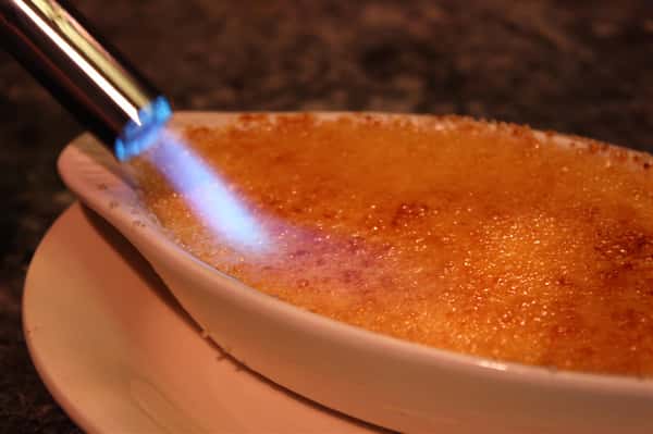creme brulee with roasted with fire