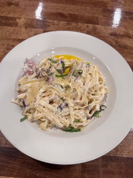Creamy Applewood Bacon Fettuccini Carbonara