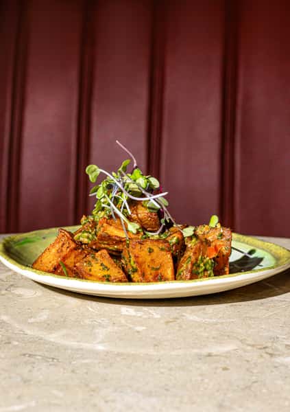 Seasoned & fried potatoes w/ chimichurri sauce