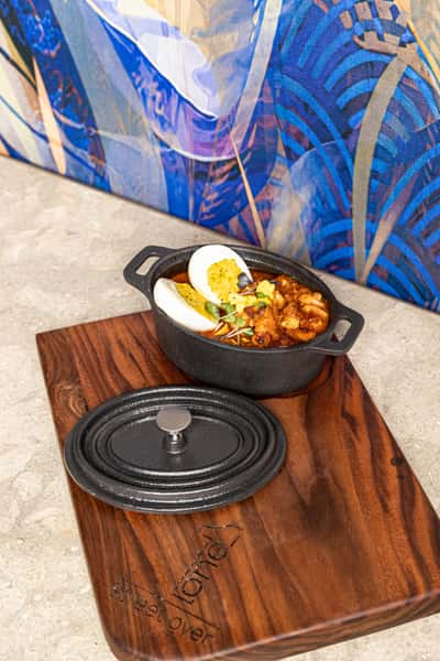 Tomato braised chicken with a boiled egg