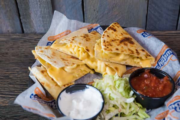 MAC N CHEESADILLA