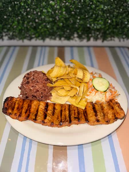 Lomo de cerdo asado / Grilled pork loin