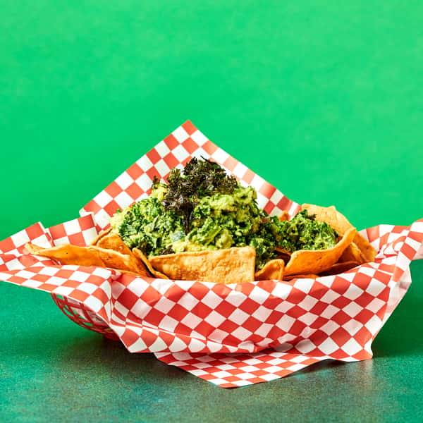 Spicy Guac y Totopos