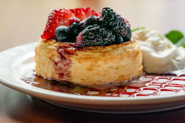 NY Cheesecake w Berry Compote