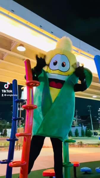MEET CORNELIUS, THIS SATURDAY FROM 12-3pm! BRING THE KIDDOS AND GET YOUR PHOTO TAKEN‼️‼️‼️ LET’S HAVE SOME FUN ‼️‼️‼️‼️ SEE YOU THERE🌽🌽🌽🌽🌽 #awwshucksbhm #birminghamstreetcorn #roastedcorn #vegetarian #plantbased