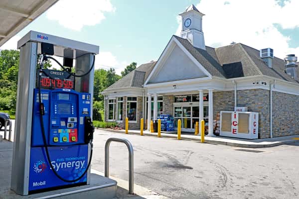 Route 100 market storefront