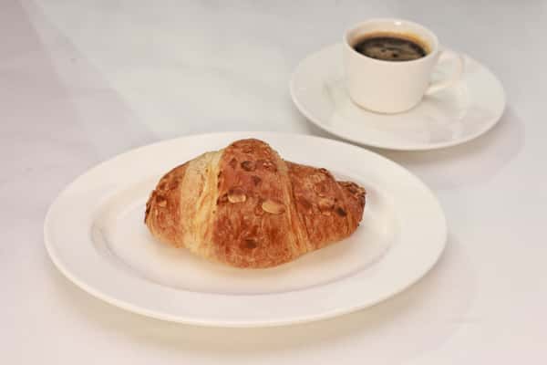 ALMOND CROISSANT