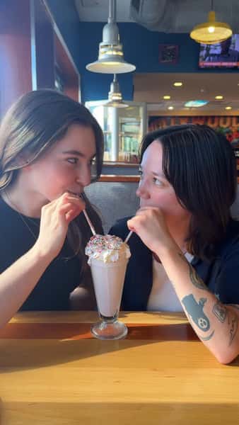 Send this to someone you’d take on a date to Hollywood Grill to try the rainbow pancakes!
#pridemonth #rainbowpancakes #chicagobreakfastspots #hollywoodgrill #pridemonth🏳️🌈