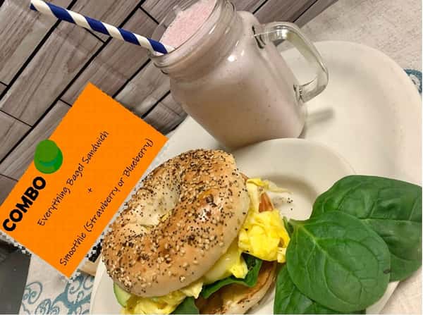 Combo Smoothie + Everything Bagel Sandwich 
