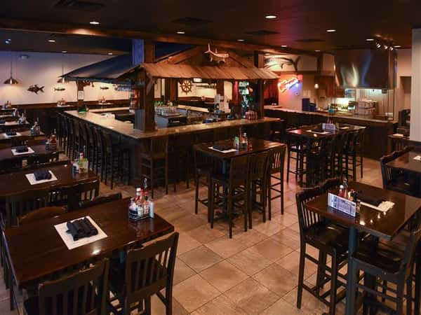 dining with bar in the middle