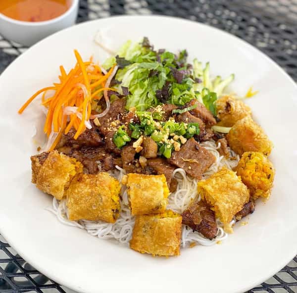 Bun Pork & Egg Roll