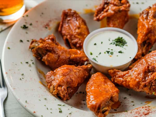 Lucky Menu 
Wing Corner
*8 Wings only on togo orders