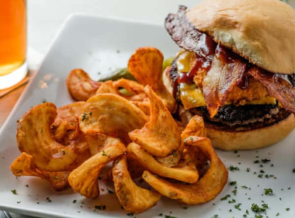 Lucky Menu
Burgers & Sandwiches