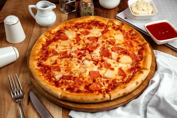 Pizza with ham cheese and pineapple