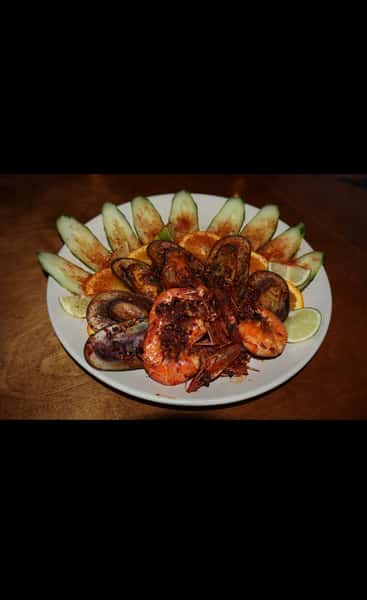 6 Shrimp & 6 Mussels Cucaracha