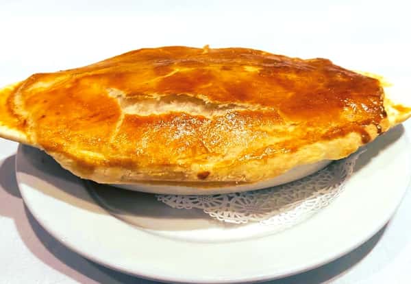 Saint Jacques Aux Poireaux En Crout (Sea Scallops with a Leek Chardonnay Cream Sauce in Crust)
