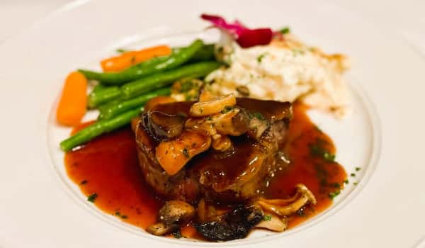 Filet de Boeuf Bordelaise et Champigons Sauvage (Beef Tenderloin with a Red Bordeaux Wine Reduction and Wild Mushrooms)