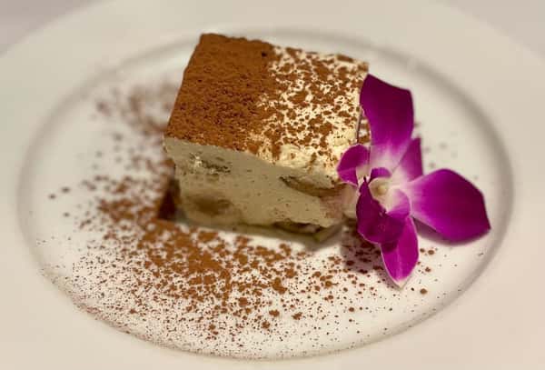 Le Tiramisu (Traditional Tiramisu Cake)