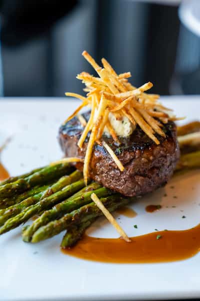 steak and asparagus