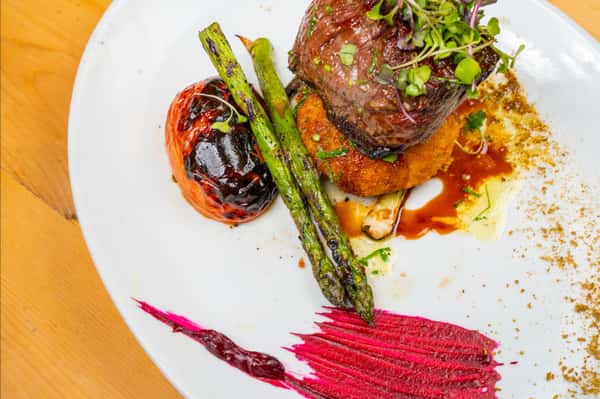 Steak and asparagus