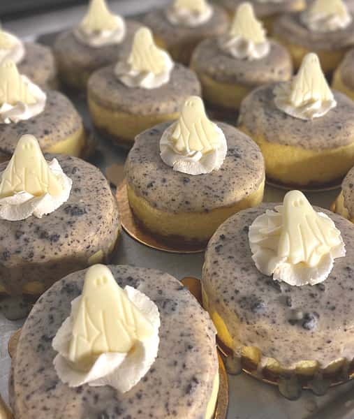Ghostly Cookies and cream cheesecake
