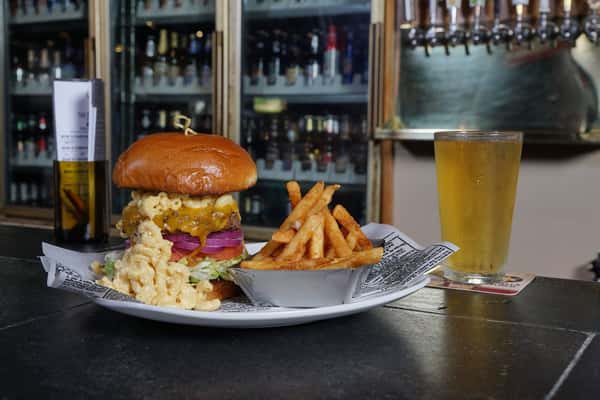 Gallery The Beer Hunter Sports Bar in La Quinta, CA