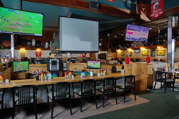 Gallery The Beer Hunter Sports Bar in La Quinta, CA