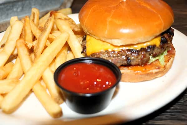 TRADITIONAL PUB BURGER