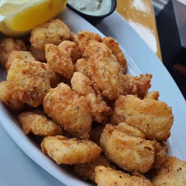 popcorn chicken with lemon on a plate