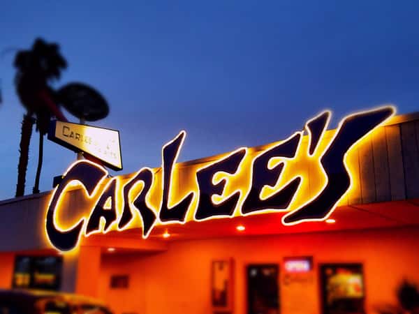 carlee's at night