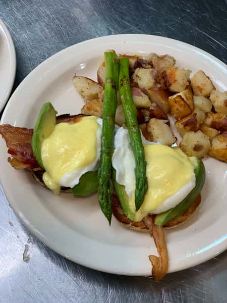 Bacon Avocado Benedict Breakfast Rhody Hen Cafe Breakfast