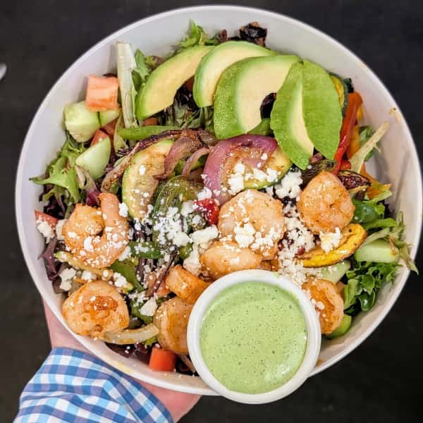 Sometimes you just need a really tasty salad! This is our delicious Shrimp Salad made with mixed greens, shrimp, sauteed peppers and onions, tomatoes, cucumber, avocado and a side of cilantro jalapeno ranch dressing. 🥗🤤🥳
.
.
.
.
.
#saladsofinstagram #salad #littletoncolorado #303eats #ocneats #visitlittleton